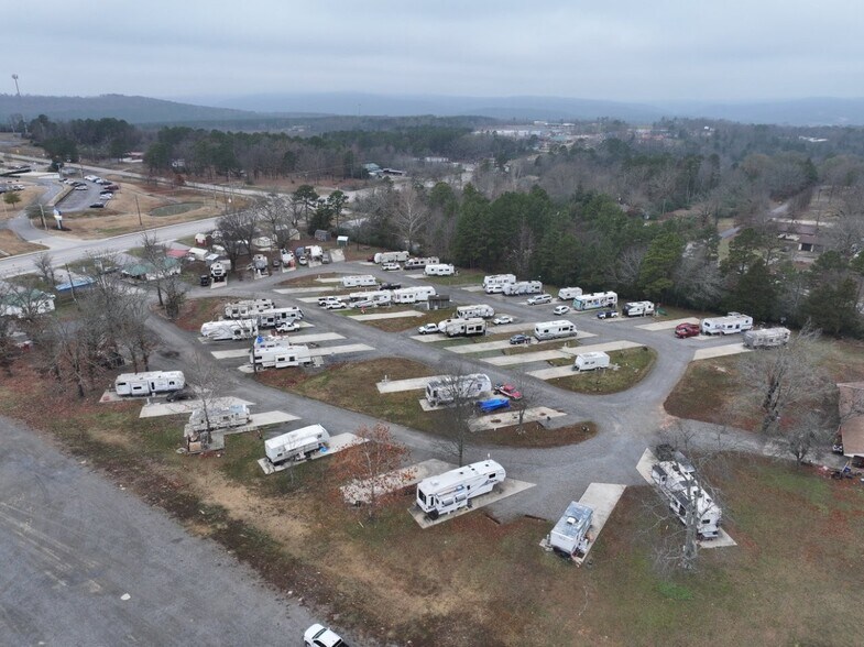 More Photos Of 2521 Highway 65 S, Clinton Trailer Camper Park For Sale