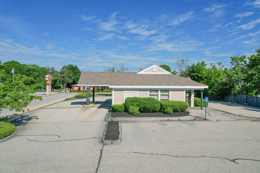 More Photos Of 299 Elm St, Biddeford Bank For Lease