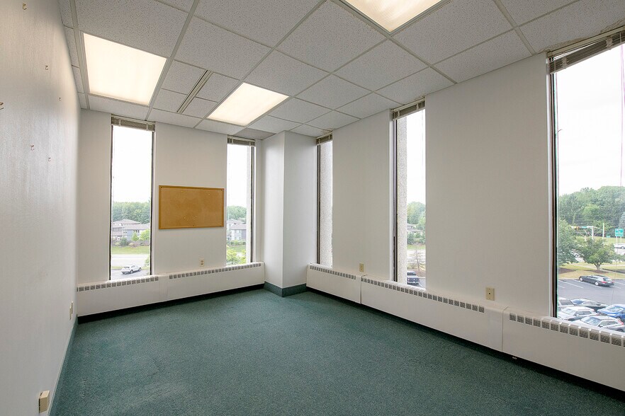 More Photos Of 29001 Cedar Rd, Lyndhurst Medical For Lease