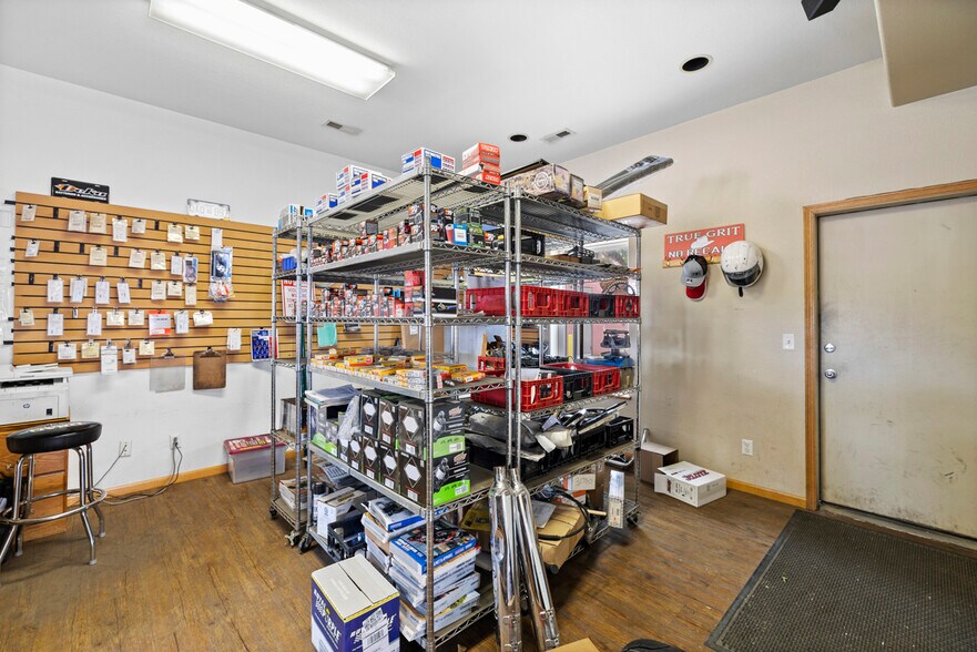 More Photos Of 1405 Madison Ave, Loveland Showroom For Sale