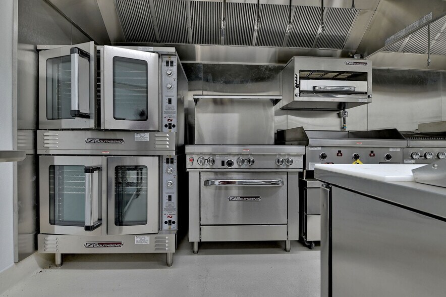 More Photos Of 208 S Green St, Sonora Restaurant For Sale