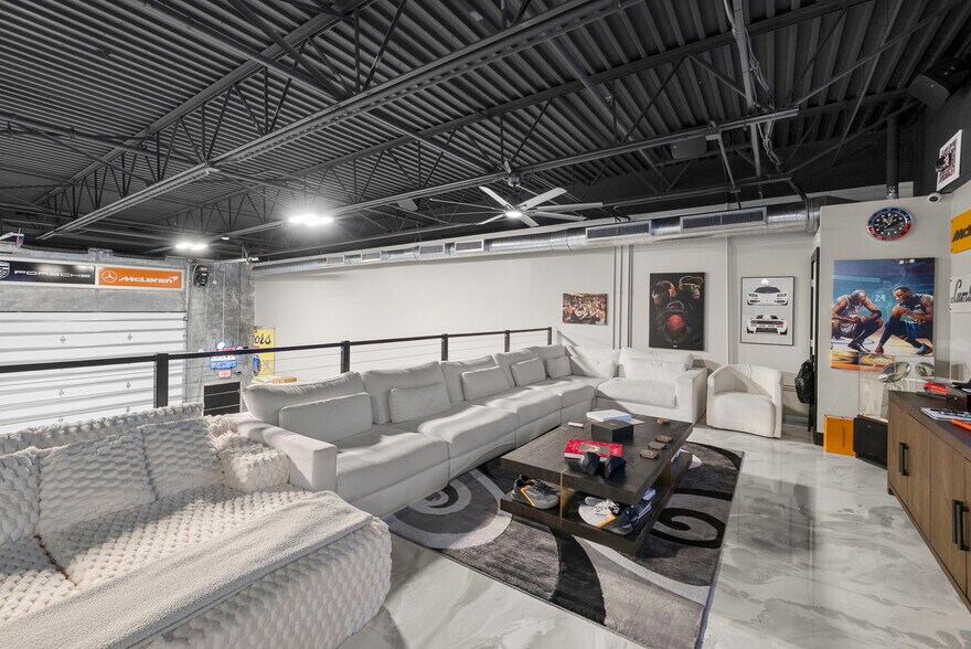 More Photos Of 1111 N 34th St, Tampa Self Storage For Sale