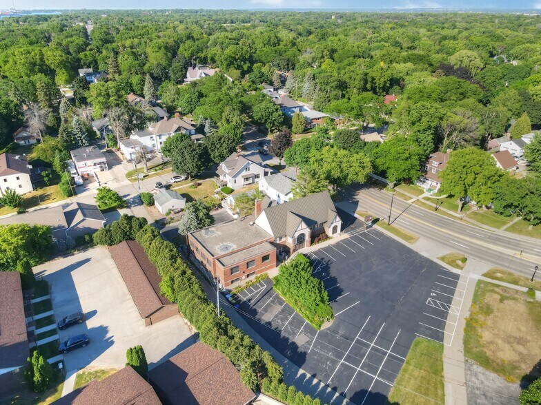 More Photos Of 435 N Broadway St, De Pere Medical For Lease