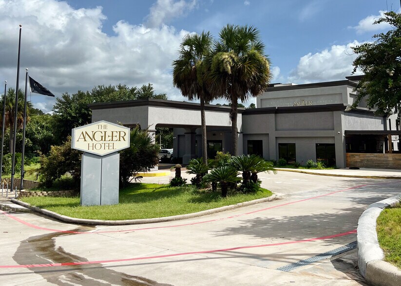 Primary Photo Of 1510 US Highway 59 South Loop, Livingston Hotel For Sale