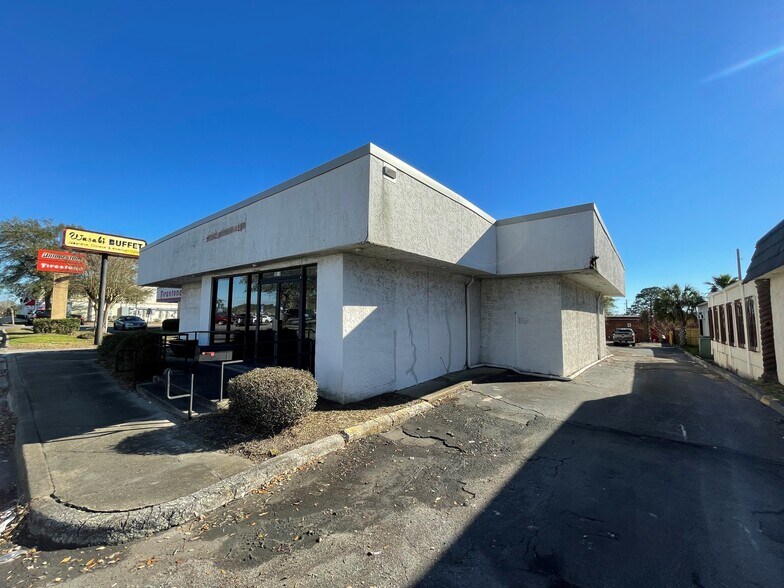 More Photos Of 5042 Bayou Blvd, Pensacola Freestanding For Sale