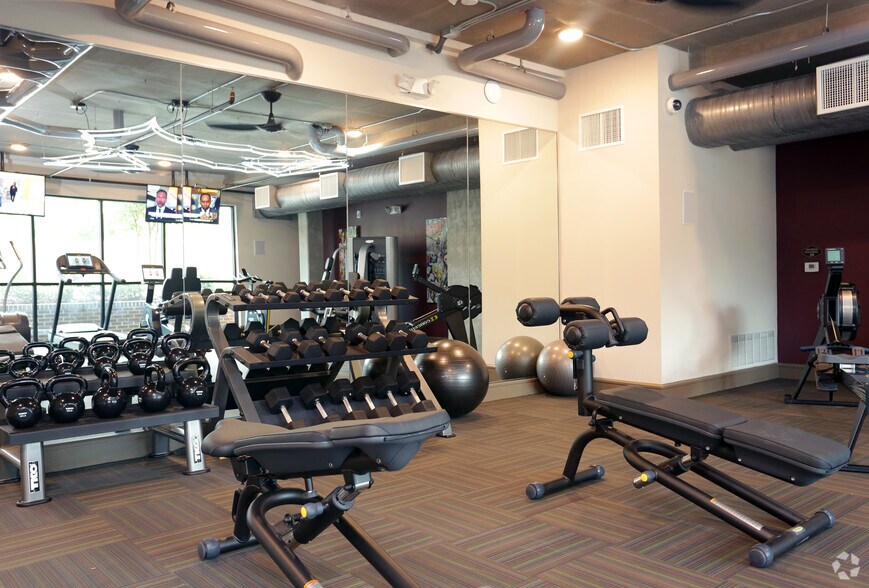 More Photos Of 195 W Davis St, Dallas Apartments For Lease