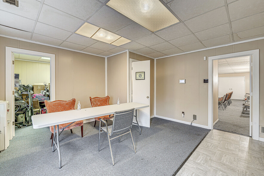 More Photos Of 3637 W 10th St, Indianapolis Office For Sale