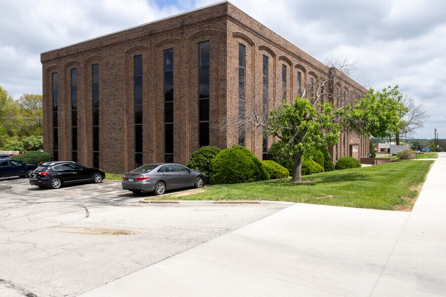 More Photos Of 400 E Red Bridge Rd, Kansas City Medical For Sale