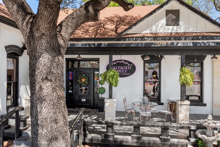 More Photos Of 702 Front St, Comfort Freestanding For Sale