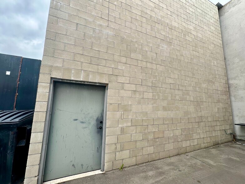 More Photos Of 7528 Clybourn Ave, Sun Valley Manufacturing For Lease