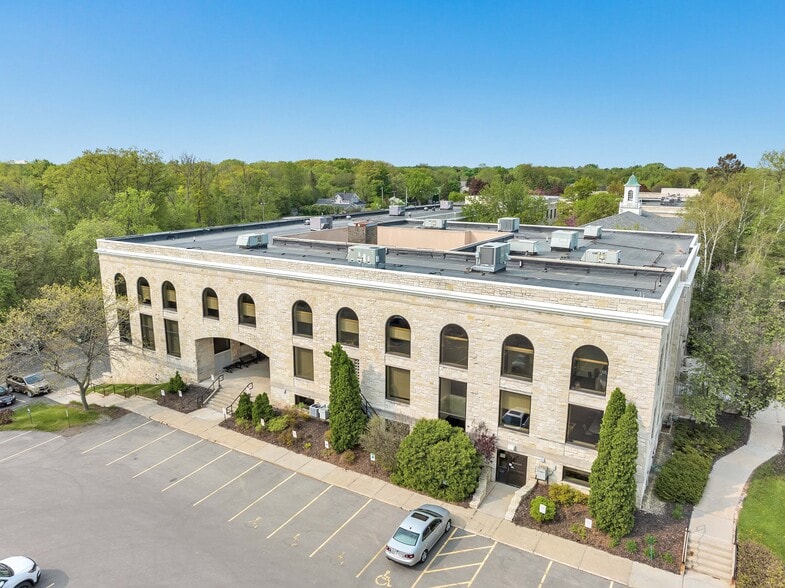 More Photos Of 1111 E South River St, Appleton Apartments For Lease