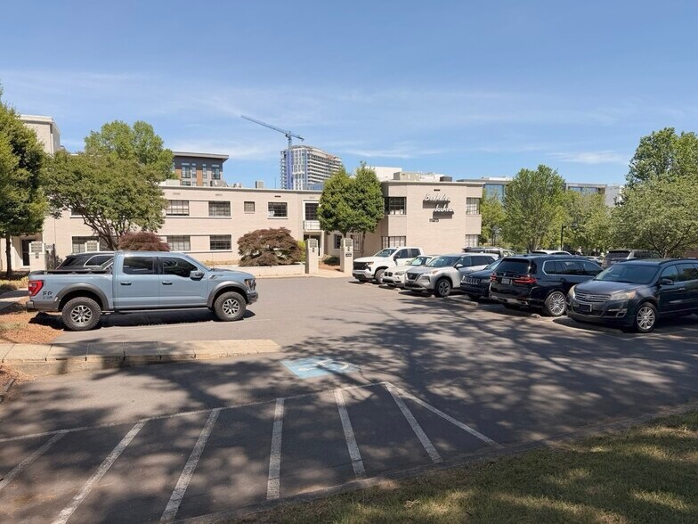 More Photos Of 1125 E Morehead St, Charlotte Office For Lease