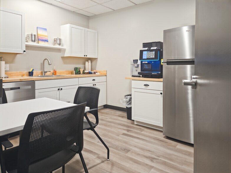 More Photos Of 400 Warren Ave, Bremerton Coworking Space