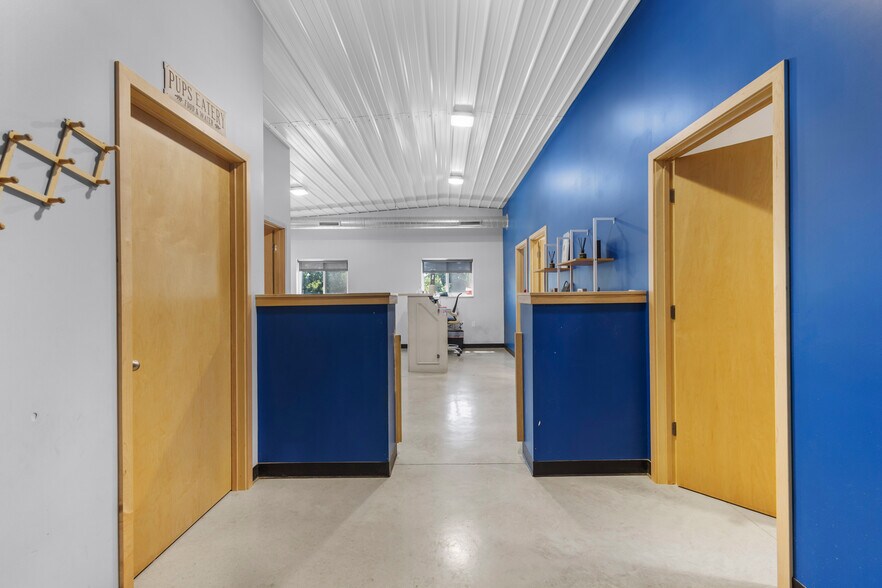 More Photos Of 390 Progress Dr, Cottage Grove Veterinarian Kennel For Sale