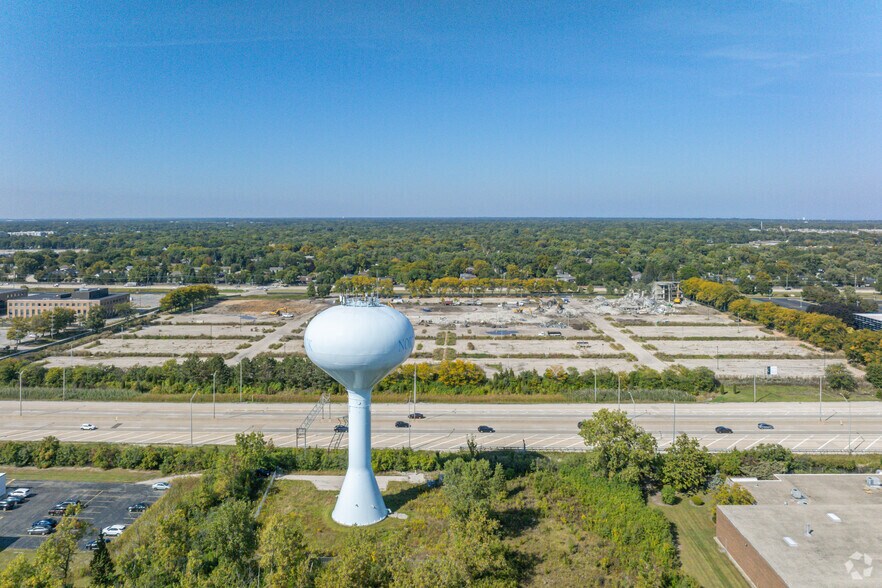 More Photos Of 1411-1435 Lake Cook Rd, Deerfield Land For Lease