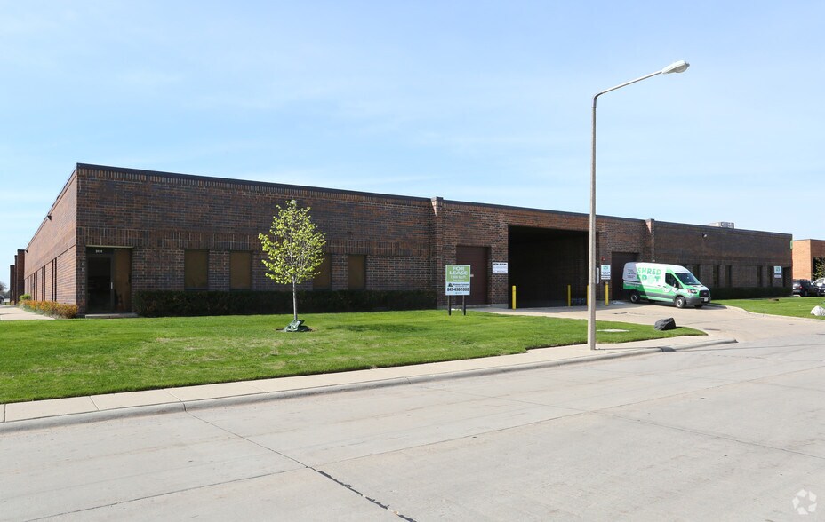 Primary Photo Of 3131-3141 MacArthur Blvd, Northbrook Warehouse For Lease