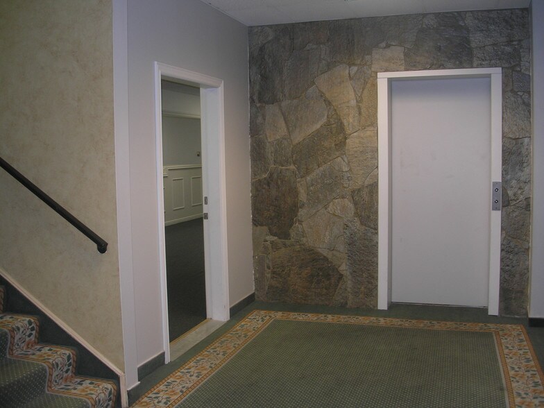 More Photos Of 2550 Washington Blvd, Ogden Office For Lease