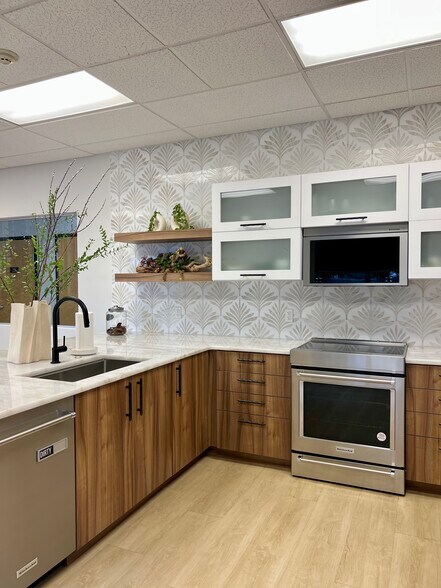 More Photos Of 2000 W Hamilton Pl, Englewood Office For Lease