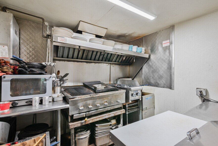 More Photos Of 1107 Pacific Ave N, Kelso Restaurant For Sale