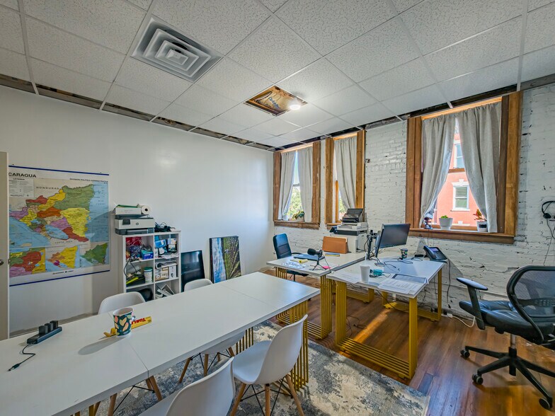 More Photos Of 134 N Patterson St, Valdosta Storefront Retail Office For Sale