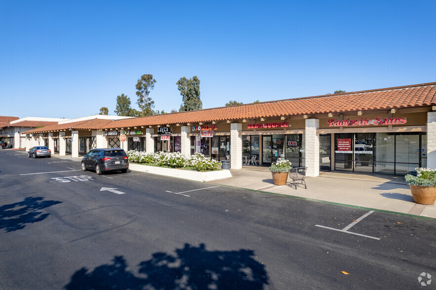 Primary Photo Of 1336-1416 N Moorpark Rd, Thousand Oaks Restaurant For Lease