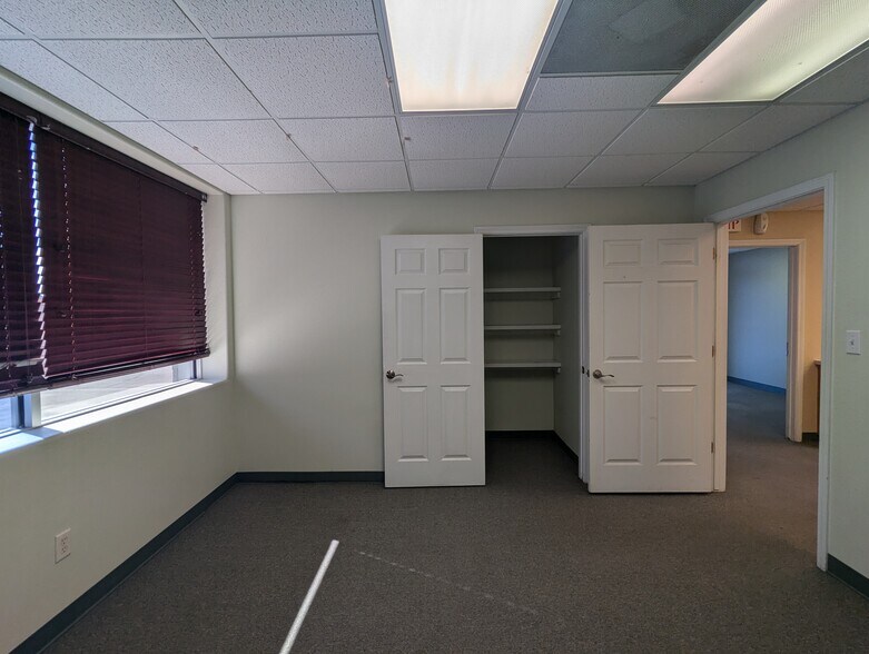 More Photos Of 2348 Highway 69 N, Nederland Office For Sale