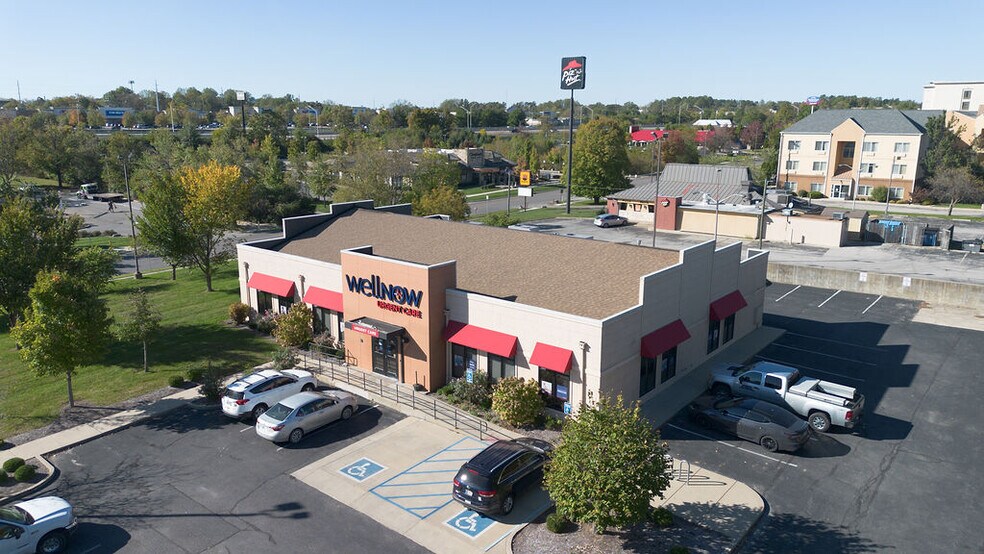 More Photos Of 123 S Franklin Rd, Bloomington Storefront For Sale