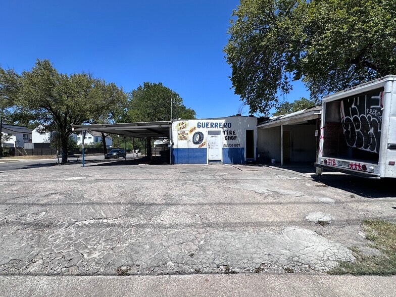More Photos Of 2800 E 2nd St, Austin Flex For Sale