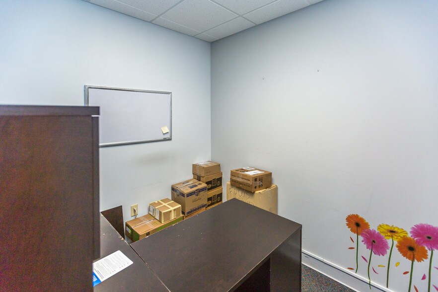 More Photos Of 100 Sylvan Pky, Amherst Medical For Lease