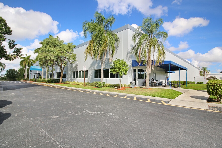 More Photos Of 6690 N Hiatus Rd, Tamarac Distribution For Sale