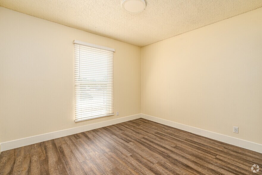 More Photos Of 10560 Haddon Ave, Pacoima Apartments For Sale