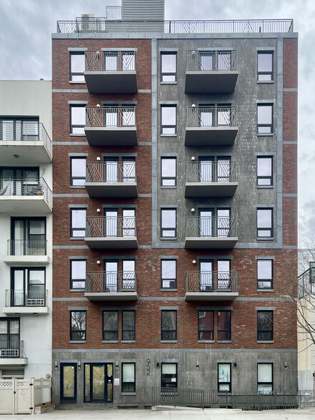 Primary Photo Of 952 Bedford Ave, Brooklyn Flex For Lease