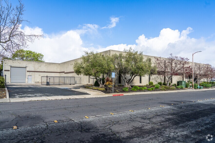 More Photos Of 2377 Stanwell Dr, Concord Warehouse For Lease