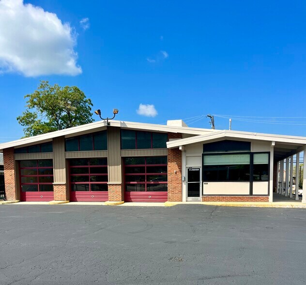 Primary Photo Of 5 S Madison St, Oswego Storefront Retail Office For Lease