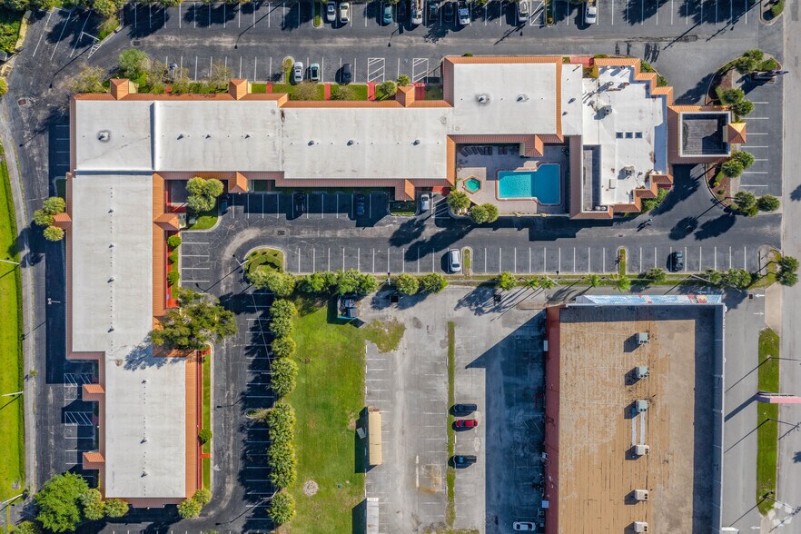 More Photos Of 4985 W Irlo Bronson Memorial Hwy, Kissimmee Hotel For Sale