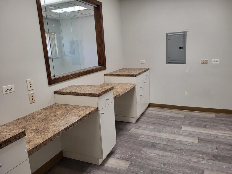 More Photos Of 601 W Central Rd, Mount Prospect Medical For Lease