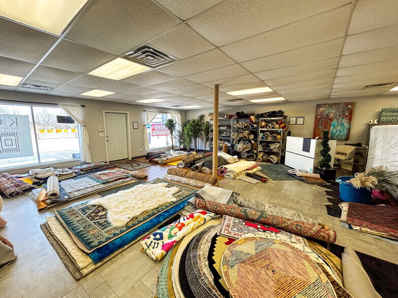 More Photos Of 13101-13109 E Blue Pky, Kansas City Freestanding For Sale
