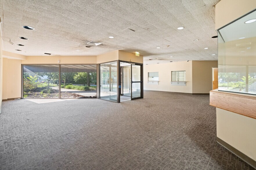 More Photos Of 1015 Michigan Ave, Logansport Flex For Sale