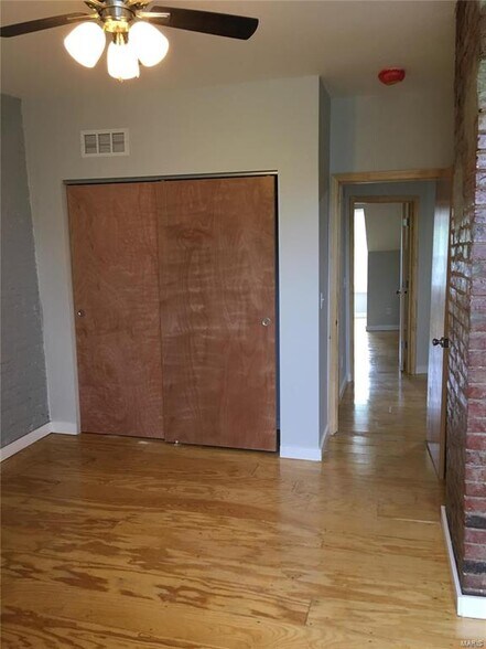 More Photos Of 7714-7718 S Broadway, Saint Louis Coworking Space
