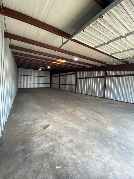 More Photos Of 16261 Hollister St, Houston Unknown For Lease