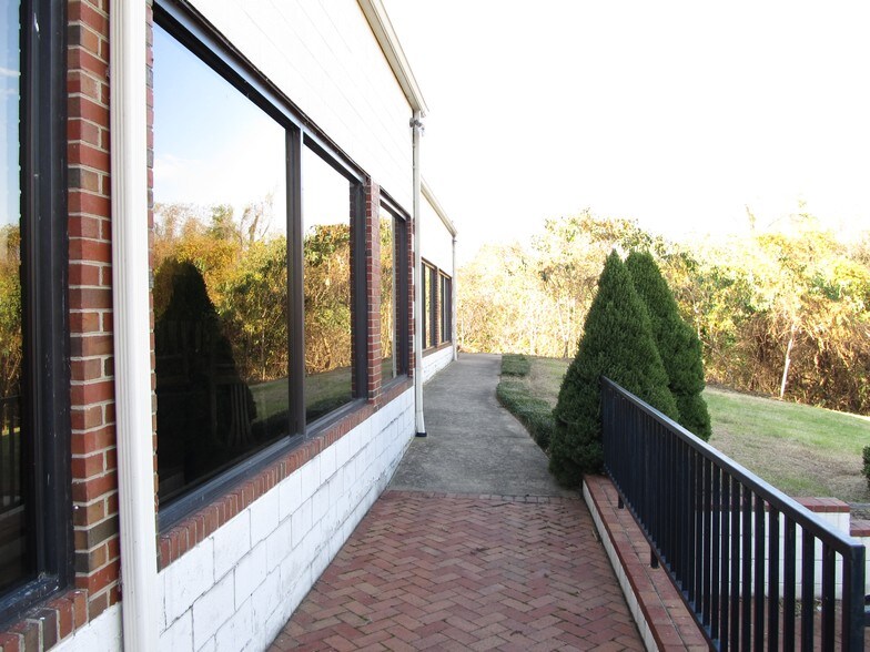 More Photos Of 1101 Sophia St, Fredericksburg Restaurant For Lease