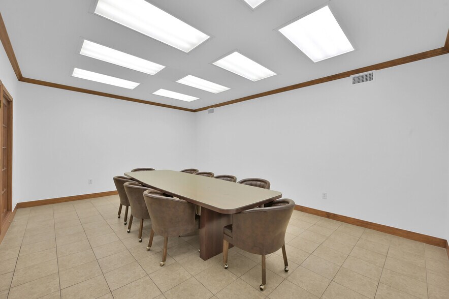 More Photos Of 11322 Neeshaw Dr, Houston Warehouse For Lease