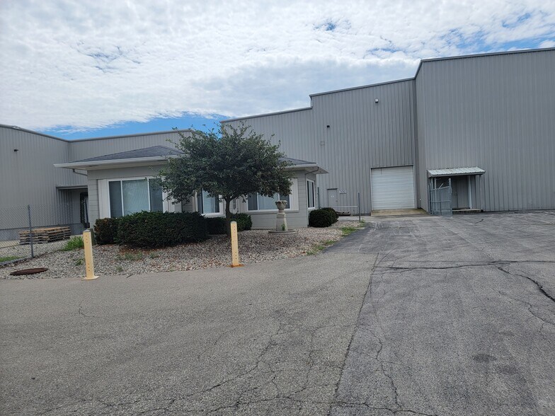 More Photos Of 315 N Madison St, Fortville Manufacturing For Lease