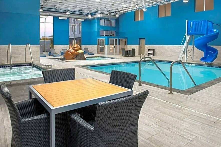 More Photos Of 109 N State Ave, Warroad Hotel For Sale