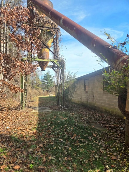 More Photos Of 6785 Airport Rd, Andrews Light Distribution For Sale