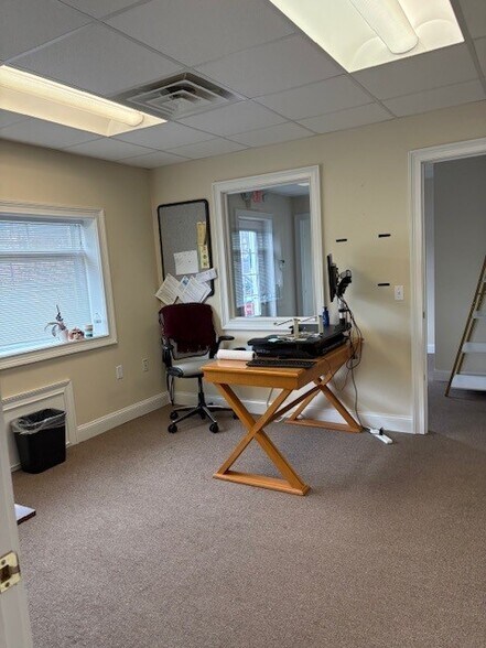 More Photos Of 418 Roosevelt Dr, Derby General Retail For Lease