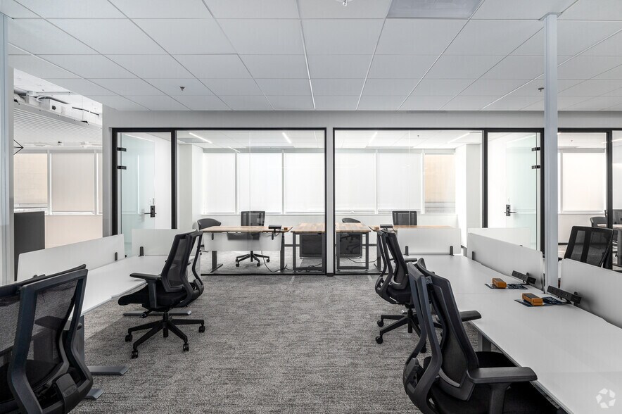 More Photos Of 5335 Wisconsin Ave NW, Washington Office For Lease