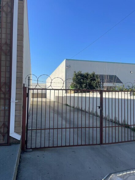 More Photos Of 2447 N Lee Ave, South El Monte Warehouse For Lease