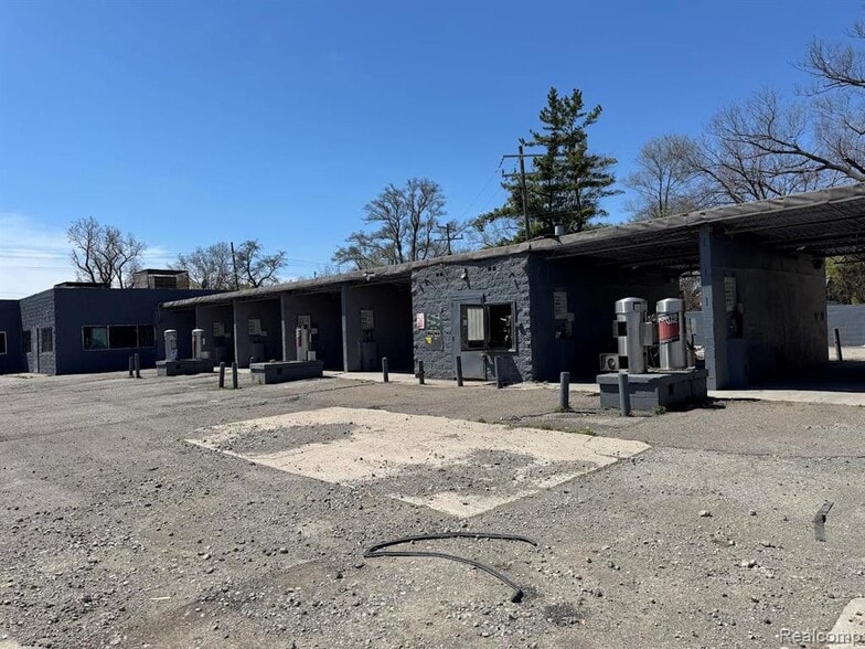 More Photos Of 14201 Wyoming St, Detroit Auto Repair For Sale