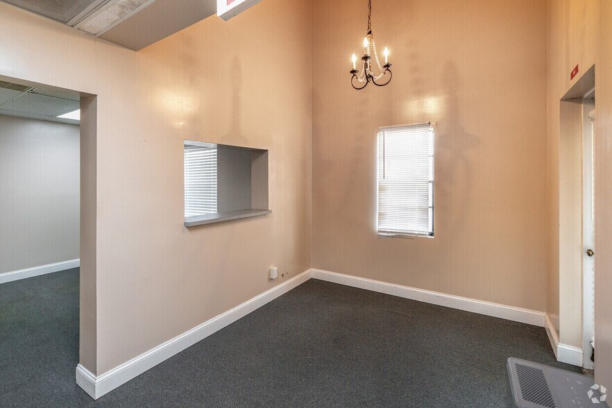 More Photos Of 1684 N Belcher Rd, Clearwater Flex For Lease